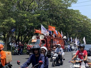 Massa Buruh Bergerak dari A Yani ke Kantor Gubernur Jatim!