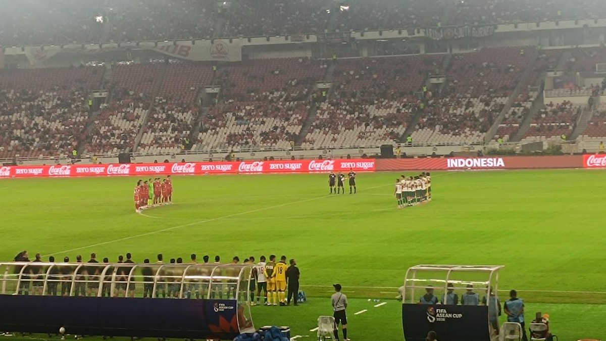 Mengheningkan cipta jelang Indonesia vs Bangladesh