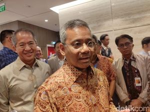 Suahasil Kenang Frans Seda, Hadapi Inflasi RI yang Tembus 650%