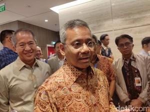 Suahasil Kenang Frans Seda, Hadapi Inflasi RI yang Tembus 650%