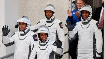 Misi Crew-13 menjadi bagian dari kerja sama internasional dalam eksplorasi antariksa. Melalui penelitian dan berbagai eksperimen di ISS, NASA bersama mitra internasional berupaya mengembangkan teknologi dan pengetahuan yang dapat mendukung misi luar angkasa pada masa mendatang serta memberikan manfaat bagi kehidupan di Bumi. REUTERS/Joe Skipper