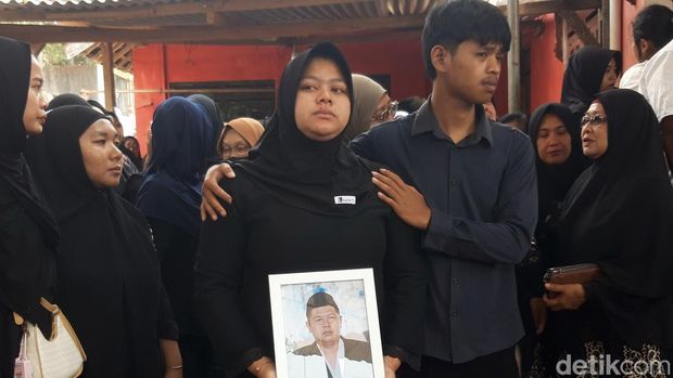 Pemakaman korban KM Virgo Jenazah Danang Heriyanto (41), diberangkatkan ke pemakaman Gendingan, Dukuh Yagan, Desa Candi, Kecamatan Ampel, Kabupaten Boyolali, Kamis (1/10/2026).