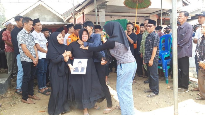 Jenazah Danang Heriyanto (41), diberangkatkan ke pemakaman Gendingan, Dukuh Yagan, Desa Candi, Kecamatan Ampel, Kabupaten Boyolali, Kamis (1/10/2026).