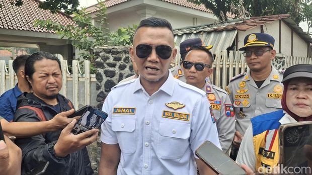Wakil Wali Kota Bogor, Jenal Mutaqin, pada Kamis (1/10/2026), mengatakan pembekuan izin operasional angkot tua ditarget selesai akhir tahun 2026.
