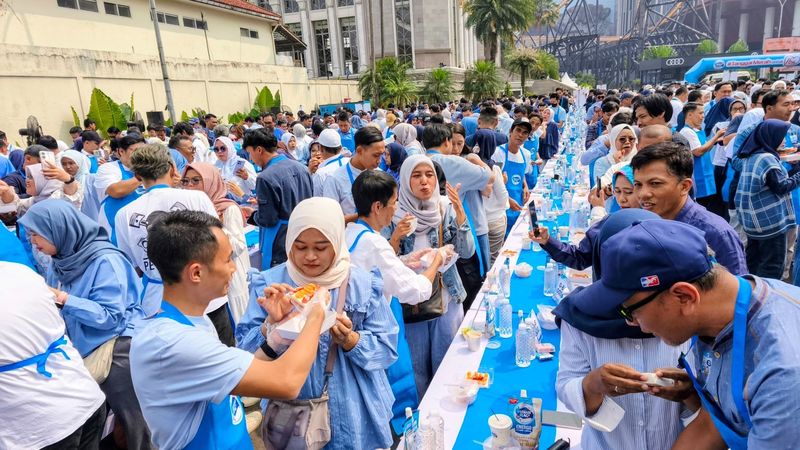 Penyajian Sarapan Terbanyak untuk Istri dengan Kental Manis Penyajian Sarapan Terbanyak untuk Istri dengan Kental Manis.