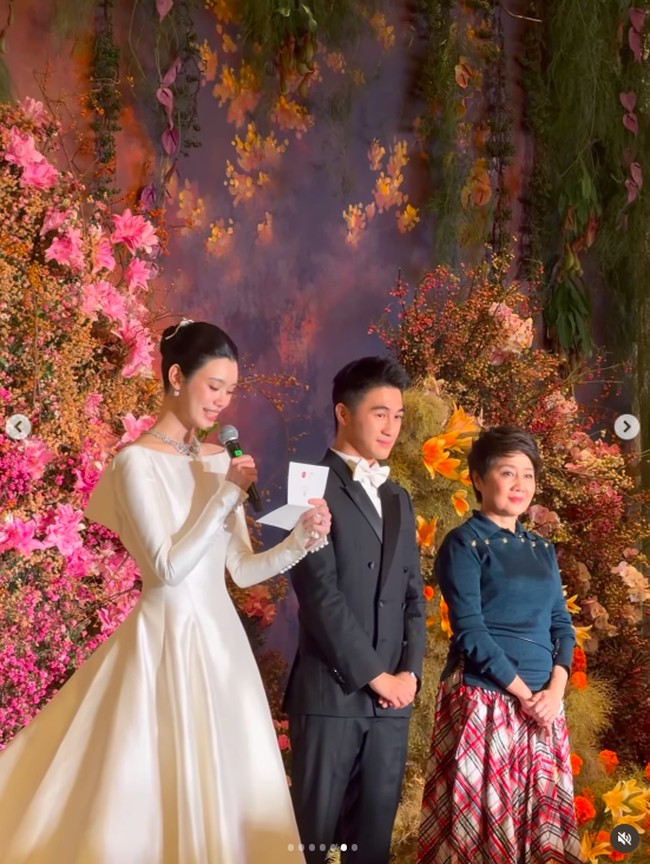 Sebelumnya resepsi pertama mereka jadi viral karena dianggap bak fairy tale dengan Ming Xi mengenakan baju pengantin Dior dan digelar di Mont-Saint-Michel yang ikonik. Foto: Instagram @iam_joechen