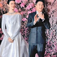 Sebelumnya Ming Xi pernah diremehkan oleh mertuakarena latar belakang yang dianggap tidak setara dengan dinasti kasino yang kaya raya. Mertuanya dilaporkan sempat menunjukkan ekspresi dingin, tidak tersenyum maupun menanggapi sapaan model tersebut. Foto: Instagram/Weibo