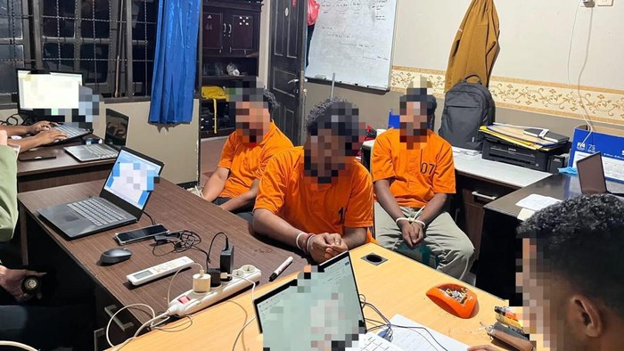 Polisi menangkap tiga orang terkait kepemilikan dan peredaran amunisi ilegal di Kabupaten Mimika, Papua Tengah.