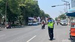 Buruh FSPMI Mulai Berdatangan di Titik Kumpul Jalan Ahmad Yani Surabaya