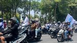 Buruh FSPMI Mulai Berdatangan di Titik Kumpul Jalan Ahmad Yani Surabaya