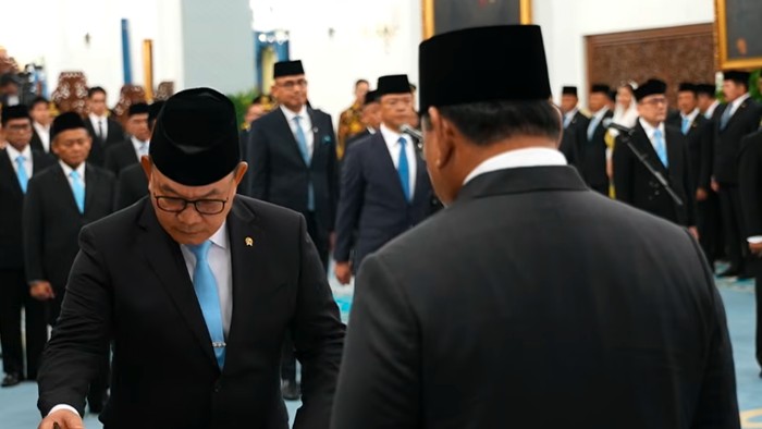 Presiden Prabowo Subianto melantik Dudung Abdurachman jadi Menko Polkam.