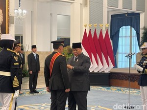 Prabowo Anugerahi Jenderal Listyo Sigit Prabowo Bintang Mahaputera Adipurna