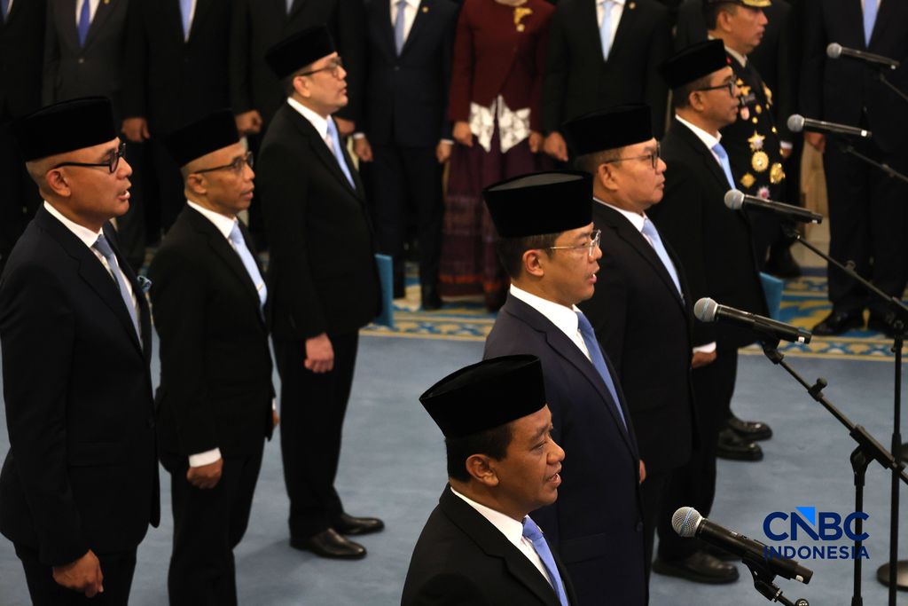 Prosesi Pelantikan Menteri dan Wakil Menteri Kabinet Merah Putih sisa masa jabatan periode tahun 2024-2029 serta anggota Ombusdsman RI di Istana Negara, Jakarta, Kamis (1/10/2026). (CNBC Indonesia/Muhammad Sabki)