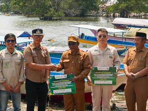 IMIP Salurkan 6 Kapal untuk Perkuat Ekonomi Nelayan Pesisir
