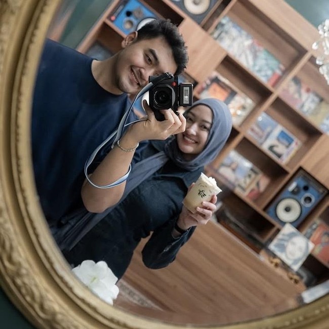 Seru! Momen Kuliner Putri Modiyanti Bareng Kekasih dan Sahabat