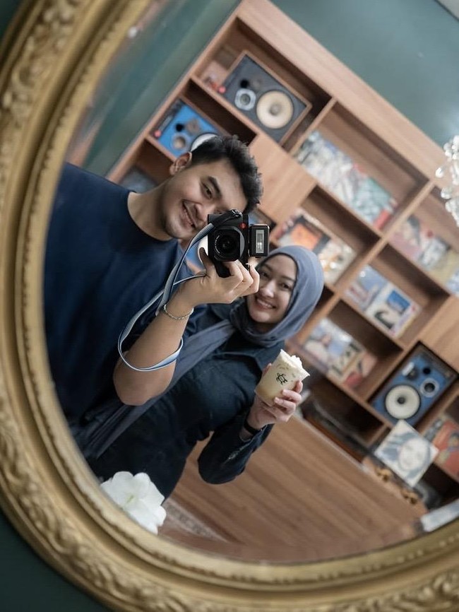 Seru! Momen Kuliner Putri Modiyanti Bareng Kekasih dan Sahabat
