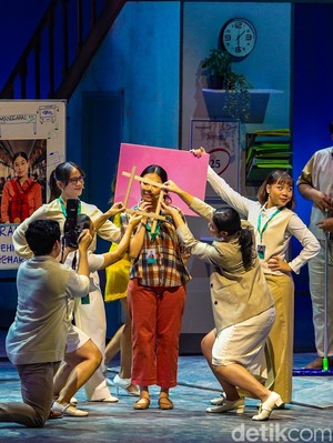Saat Perjuangan Kaluna Home Sweet Loan Berubah Menjadi Drama Musikal