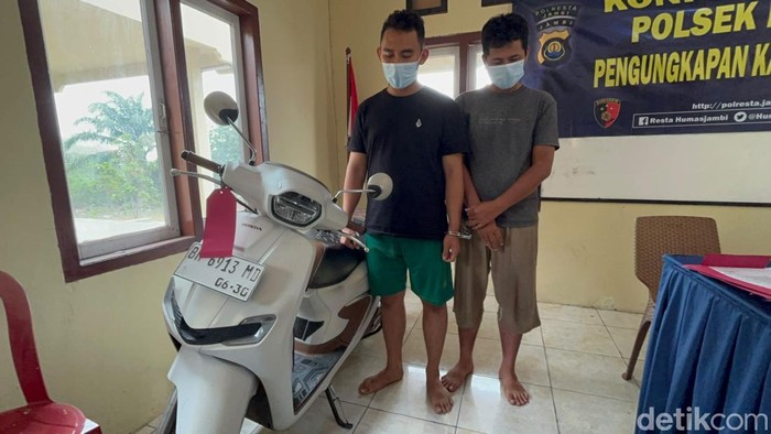 Tersangka penggelapan motor  di Kota Jambi diamankan polisi.