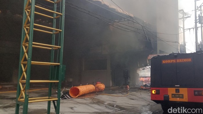 Trans Home di Berbah, Sleman terbakar, Kamis (1/10/2026)
