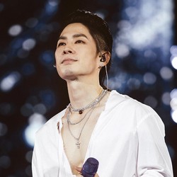 Salfok! Vanness Wu Pakai Karya Desainer Indonesia di Konser Hangzhou
