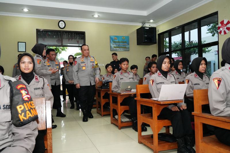 Wakapolri Komjen Dedi Prasetyo mengecek metode serta sarana pendidiikan di Sepolwan, Ciputat, Jakarta Selatan, Rabu (30/9/2026).