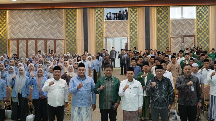Wakil Menteri Transmigrasi (Wamentrans) Viva Yoga Mauladi saat kunjungan ke Lamongan