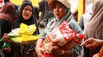 Warga Serbu Gerakan Pangan Murah di Palangka Raya