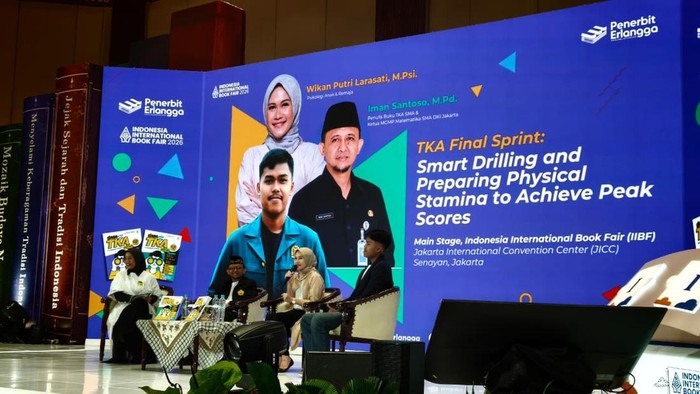 Wikan Putri Larasati [kedua dari kanan] dalam IIBF 2026 di JCC, Senayan, Jakarta, Kamis (1/10/2026)