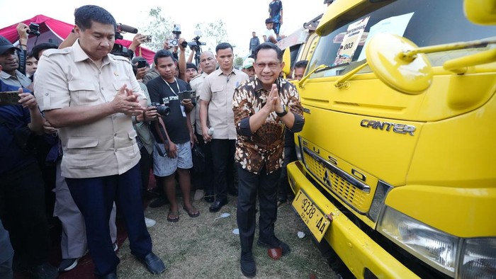 125 Truk Pengangkut 500 Genteng Dilepas, Dukung Program Gentengnisasi