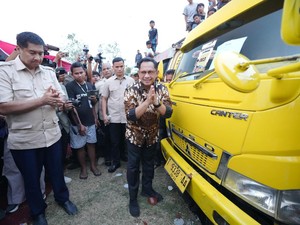 Mendagri Lepas 125 Truk Pengangkut Genteng Dukung Program Gentengnisasi