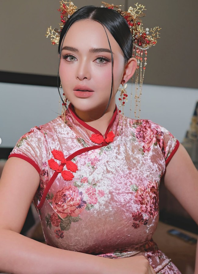 Penampilan Amanda banjir pujian. Tak sedikit yang ikut terpesona melihat kecantikannya. “Cakep benerrr,” tulis salah satu komentar. “Cantik poll,” komentar lain. Foto: Instagram/@prscillas