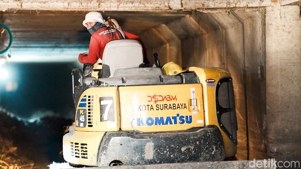 Pemkot Surabaya Kejar Pengerukan Kali Simo Pomahan Sebelum Musim Hujan