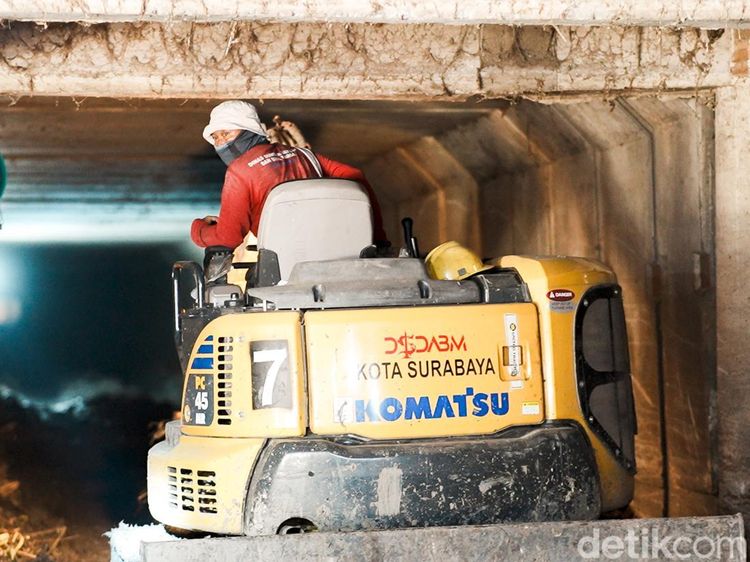 Pemkot Surabaya Kejar Pengerukan Kali Simo Pomahan Sebelum Musim Hujan