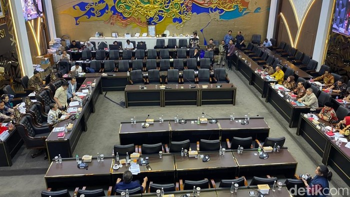 Baleg menggelar rapat dengar pendapat umum (RDPU) dengan DPRD DKI Jakarta
