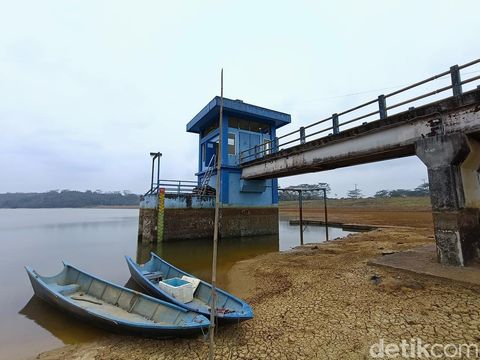 Bendungan Teritip, Kota Balikpapan, Kalimantan Timur (Kaltim), kian menyusut. Bendungan Teritip, Kota Balikpapan, Kalimantan Timur (Kaltim), kian menyusut.