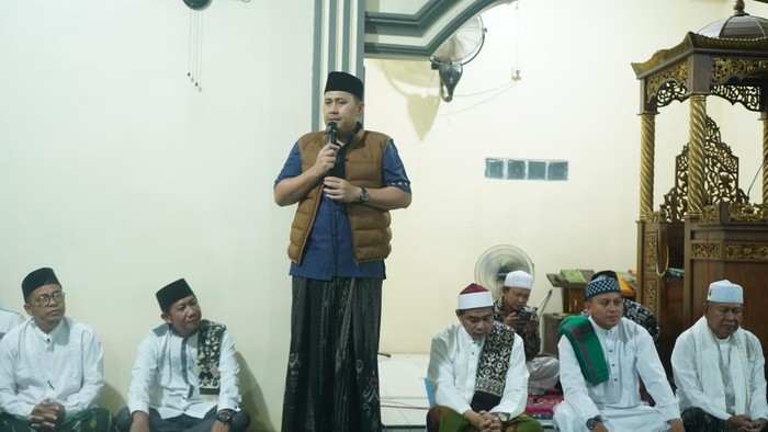 Bupati Merangin Jambi saat menyampaikan soal kondisi kemarau dan karhutla saat Safari subuh bersama warga