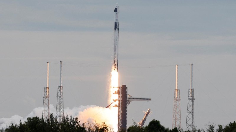 A SpaceX Falcon 9 rocket and Dragon spacecraft lifts off on NASA's Crew-13 mission to the International Space Station, carrying NASA astronauts Jessica Watkins, Luke Delaney, Canadian Space Agency astronaut Joshua Kutryk and Russian cosmonaut Sergey Teteryatnikov at the Cape Canaveral Space Force Station in Cape Canaveral, Florida, US, October 1, 2026. REUTERS/Philip Scott Andrews