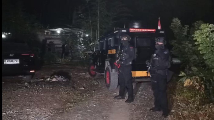 Densus 88 Antiteror Polri bersama Brimob Polda Sulteng menangkap dua terduga teroris di Parigi Moutong.