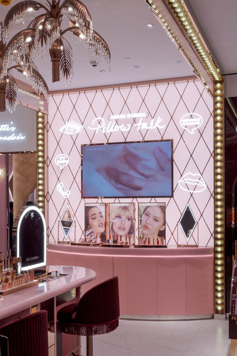 Flagship Store Charlottle Tilbury Flagship store Charlotte Tilbury di Plaza Indonesia.