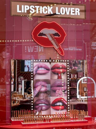 Flagship Store Charlottle Tilbury Flagship store Charlotte Tilbury di Plaza Indonesia.