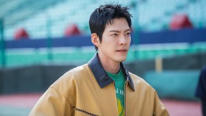 Drama Korea GIFT diadaptasi dari webtoon, berkisah tentang seorang mantan coach bisbol profesional bernama Jung Min Yong yang dapat kekuatan istimewa setelah sebuah kecelakaan. (Foto: dok. tvN)