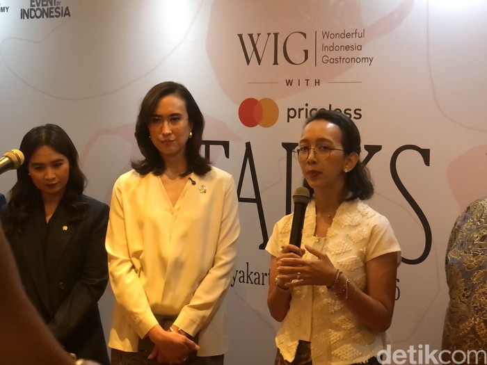 Menteri Pariwisata (Menpar) Widiyanti Putri Wardhana bersama Gusti Kanjeng Ratu (GKR) Bendara di WIG 2026 Jogja, Jumat (2/10/2026).