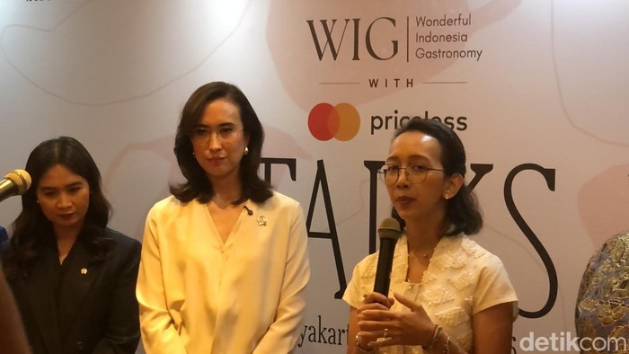 Menteri Pariwisata (Menpar) Widiyanti Putri Wardhana bersama Gusti Kanjeng Ratu (GKR) Bendara di WIG 2026 Jogja, Jumat (2/10/2026).