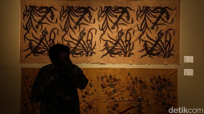 Pameran batik bertajuk “Jejak Keindahan: Batik Kudus, Demak, dan Banyumas” digelar di Museum Tekstil, Jakarta, bertepatan dengan peringatan Hari Batik Nasional 2026. Pameran ini menghadirkan beragam karya batik dari tiga daerah di Jawa Tengah.