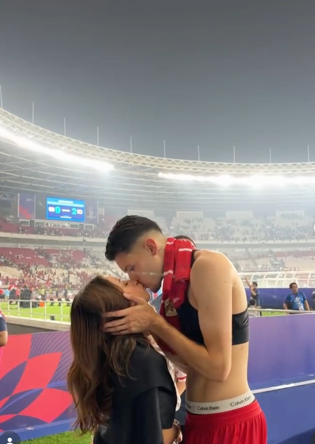 Pasangan yang resmi menikah pada 12 Juni 2026 itu juga tampak memamerkan kemesraan mereka. Foto: Instagram/@jenniferhubner