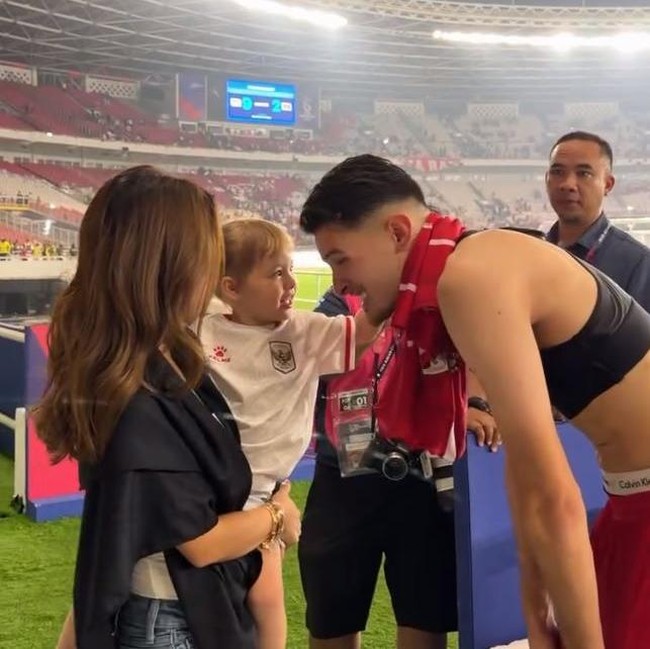 Justin Hubner Cetak Gol, Jennifer Coppen: Suamiku Memang Mantap!