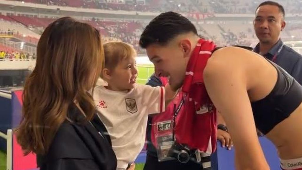 Justin Hubner Cetak Gol, Jennifer Coppen: Suamiku Memang Mantap!