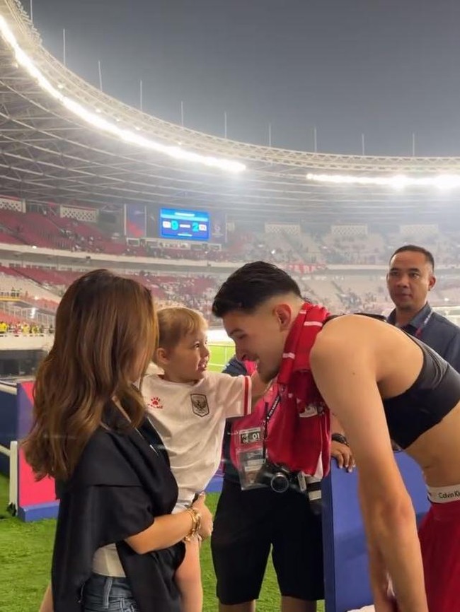 Justin Hubner Cetak Gol, Jennifer Coppen: Suamiku Memang Mantap!