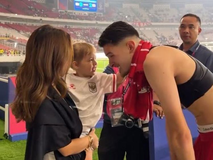Justin Hubner Cetak Gol, Jennifer Coppen: Suamiku Memang Mantap!