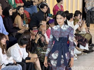 Merayakan Batik di Panggung Kanvas Budaya, Timeless dengan Padanan Denim